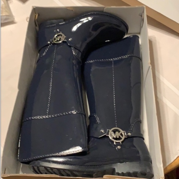 NEW! Michael Kors rubber rain boot. Deep Navy Blue Like New - Picture 4 of 5